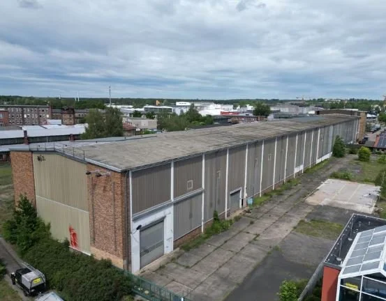 Aussenansicht-Stellplaetze-in-einer-Halle-in-Fuerstenwalde-Womoflex.jpg