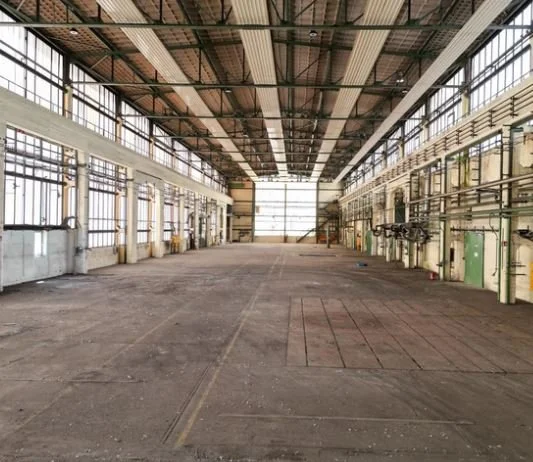 Stellplätze in einer Halle in Fürstenwalde