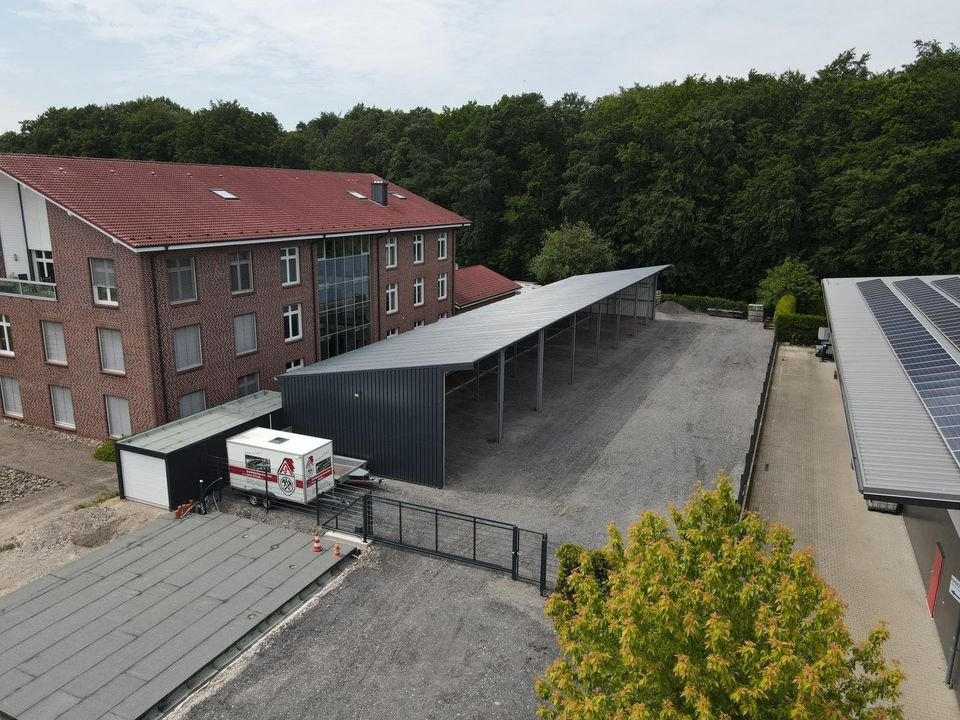Unterstellplatz-in-einem-CarportRemise-XXL-fuer-Wohnmobile-Wohnwagen-Boote.jpg