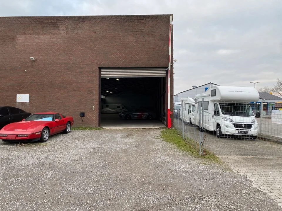 Aussenansicht-Halleneinfahrt-fuer-Wohnmobile-in-NRW.jpg