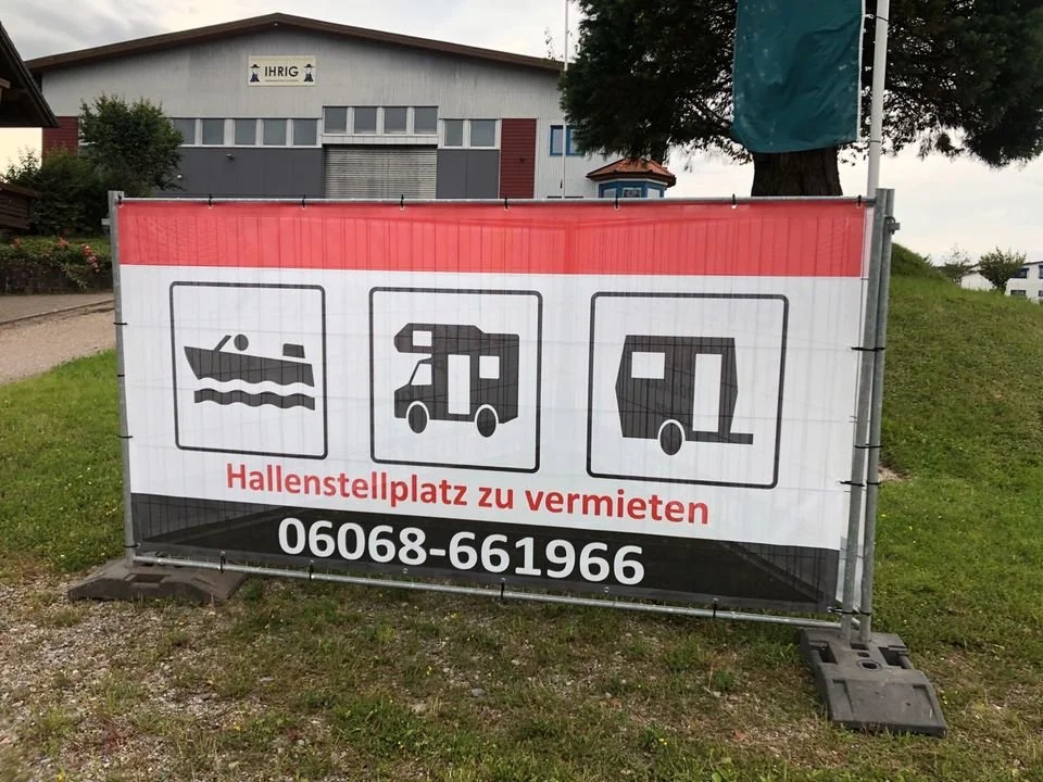 Hallenstellplaetze-fuer-Wohnmobile-und-Caravan.jpg