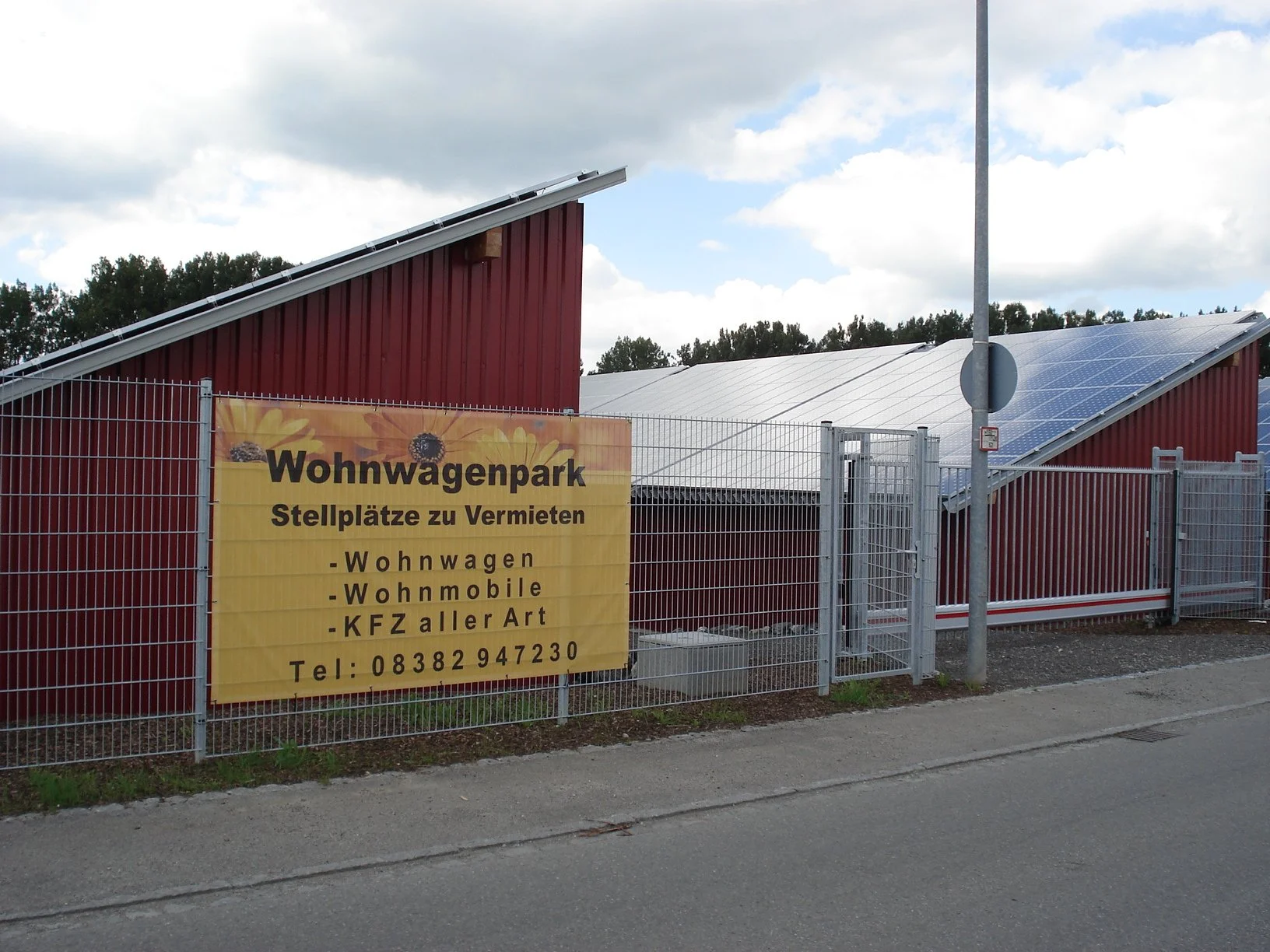 Aussenansicht-Unterstellplatz-Wohnmobil-88299-Leutkirch-im-Allgaeu.jpg