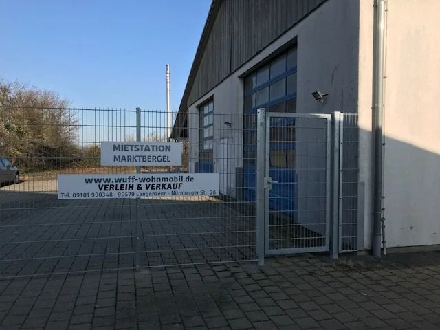 Aussenansicht-Stellplätze-für-Reisemobil-und-Wohnwagen-91613-Marktbergel-Womoflex.jpg