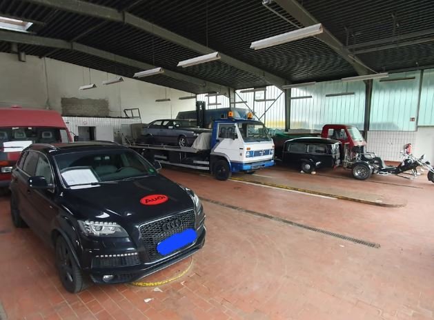 Innenansicht-Stellplaetze-Unterstellplaetze-Wohnmobil-in-einer-Halle-Womoflex.jpg