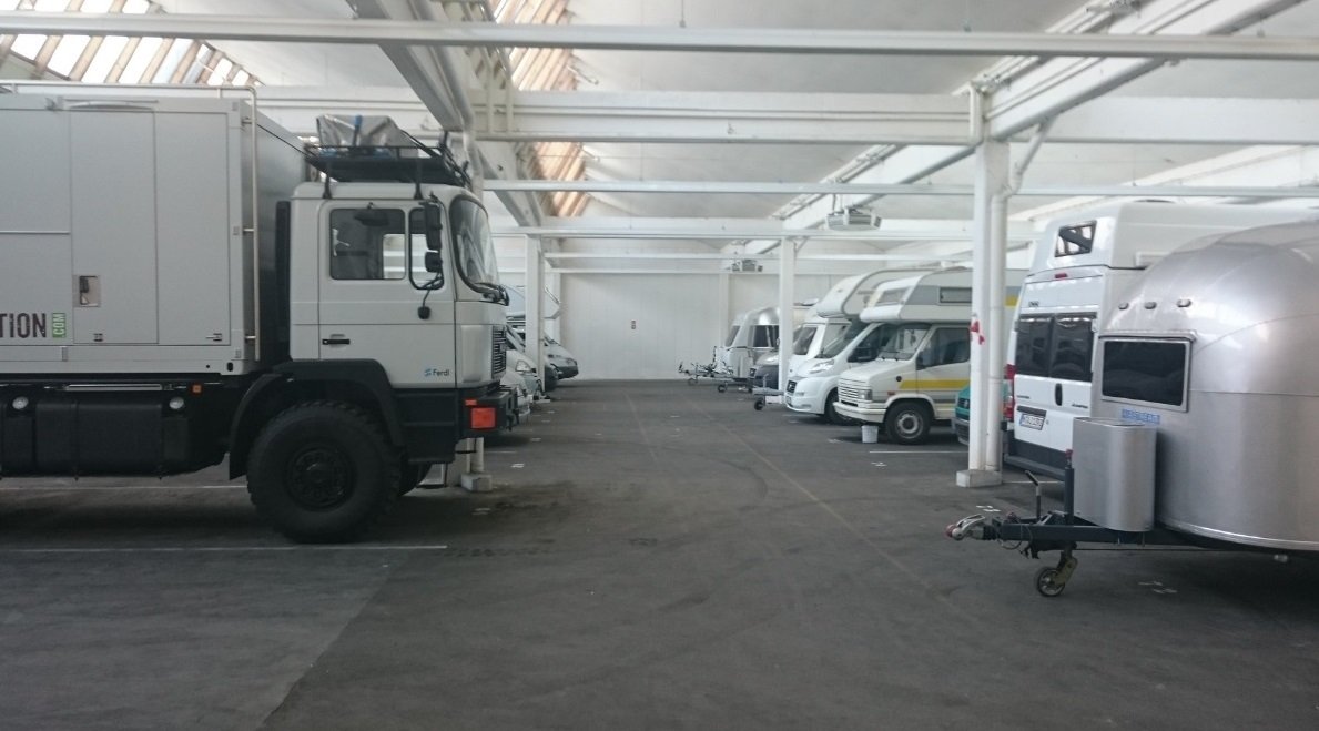 Innenansicht-Hallenstellplatz-Wohnmobil-1.jpg