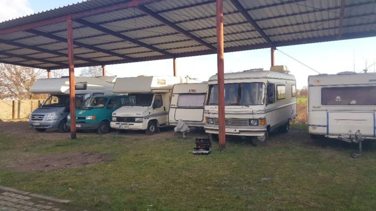 Unterstellplätze für Wohnmobile &amp; Wohnwagen direkt am Bahnhof Gransee