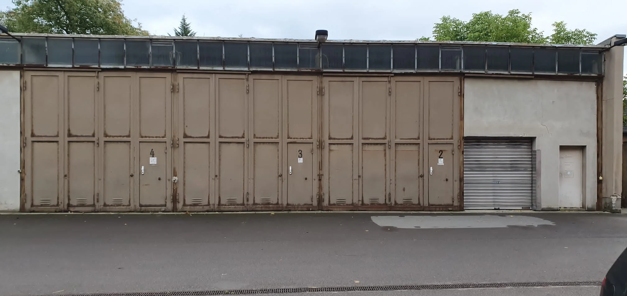 Aussenansicht-3-Einstellplatz-Wohnmobil-Senftenberg.jpg