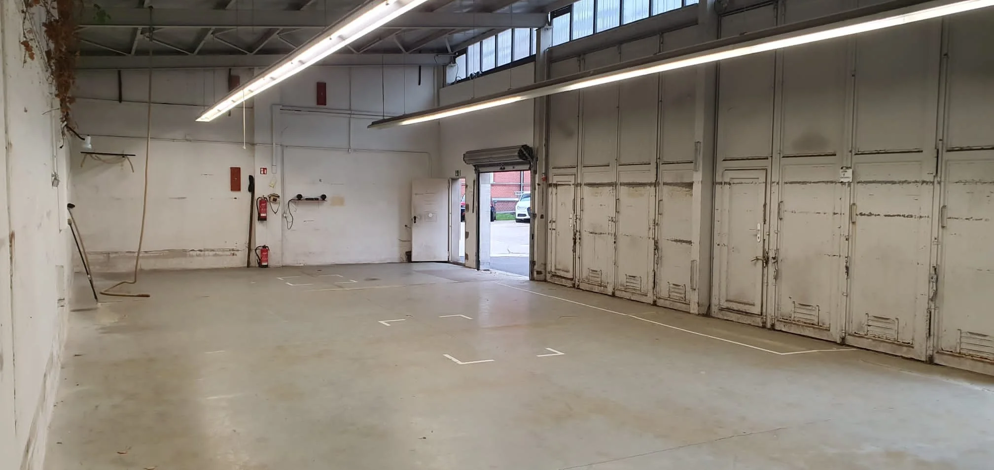 Innenansicht-3-Einstellplatz-Wohnmobil-Senftenberg.jpg