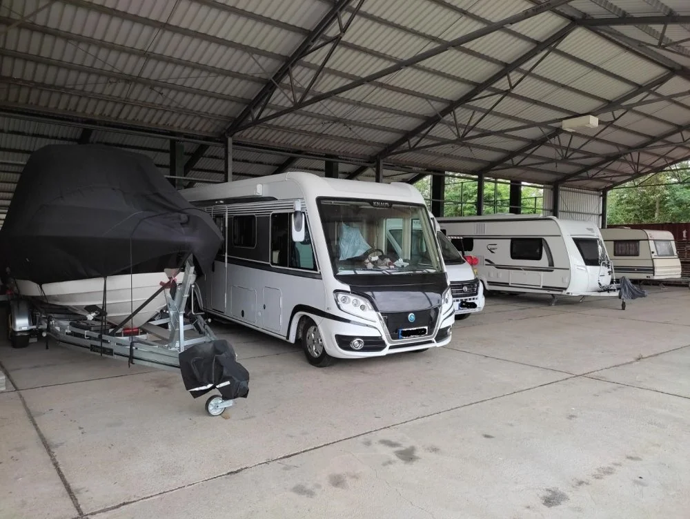Ueberdachte-Unterstellplaetze-fuer-Wohnmobile-in-Hoppegarten-bei-Berlin.jpg