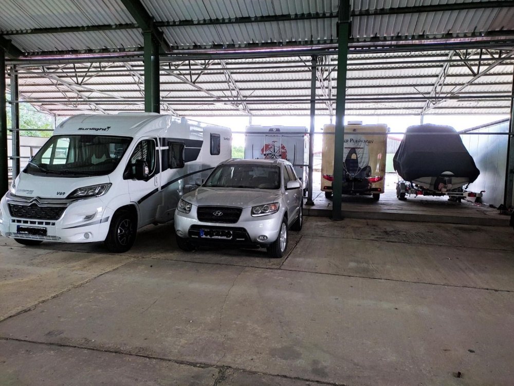 Ueberdachte-Unterstellplaetze-fuer-Wohnmobile-u.-Wohnwagen-in-Hoppegarten-bei-Berlin.jpg