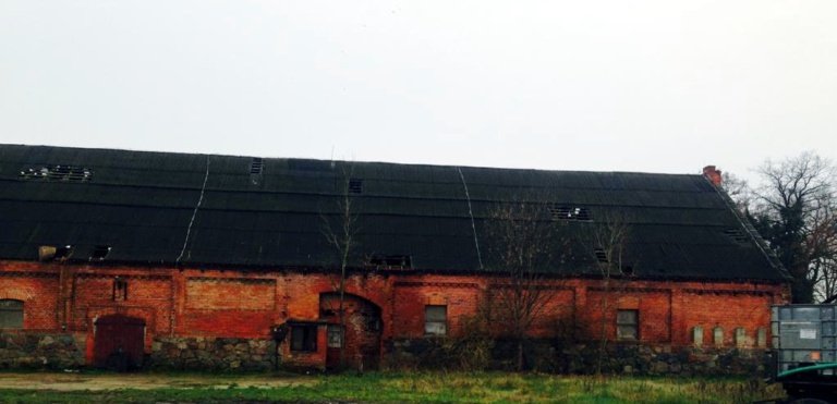 Aussenansicht-Unterstellplatz-Eichenfelde-für-Wohnmobil-Wohnwgen-768x371-1.jpg