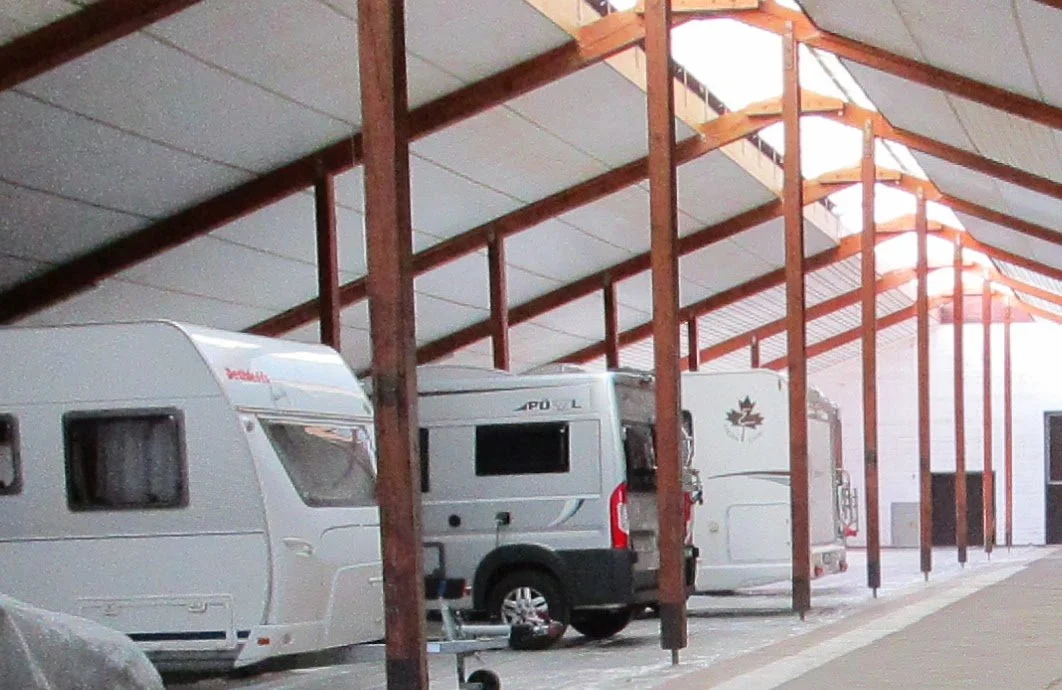 Ansicht-Unterstellplaetze-fuer-Reisemobile-Wohnmobile-und-Wohnwagen-im-Unterallgaeu.jpg