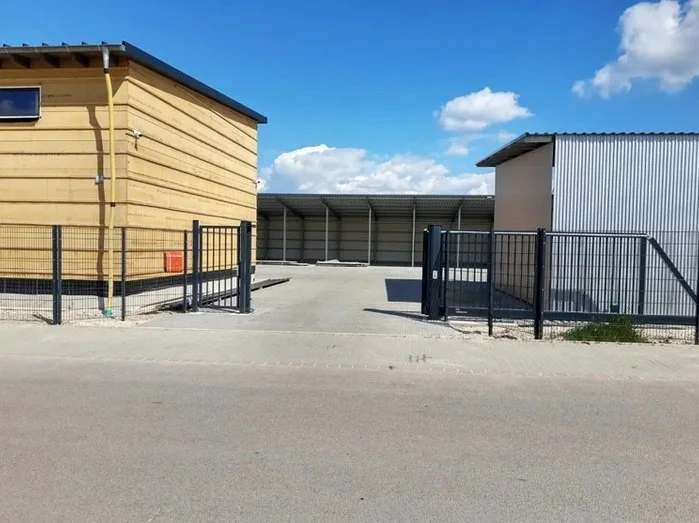 Einfahrt-Unterstellplatz-Oberpfalz-fuer-Reisemobile-Wohnmobile-Wohnwagen-und-Caravan.jpg