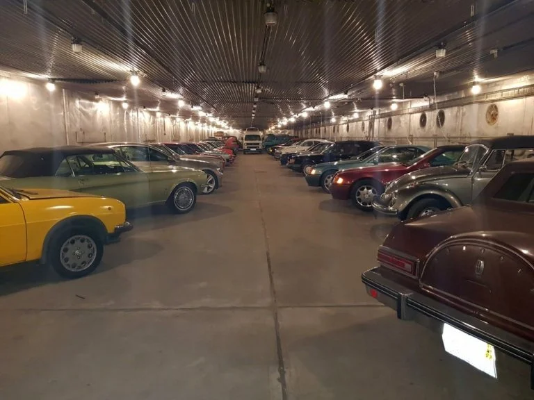 Werkstatt &amp; Garage mit Stellplätzen für Oldtimer