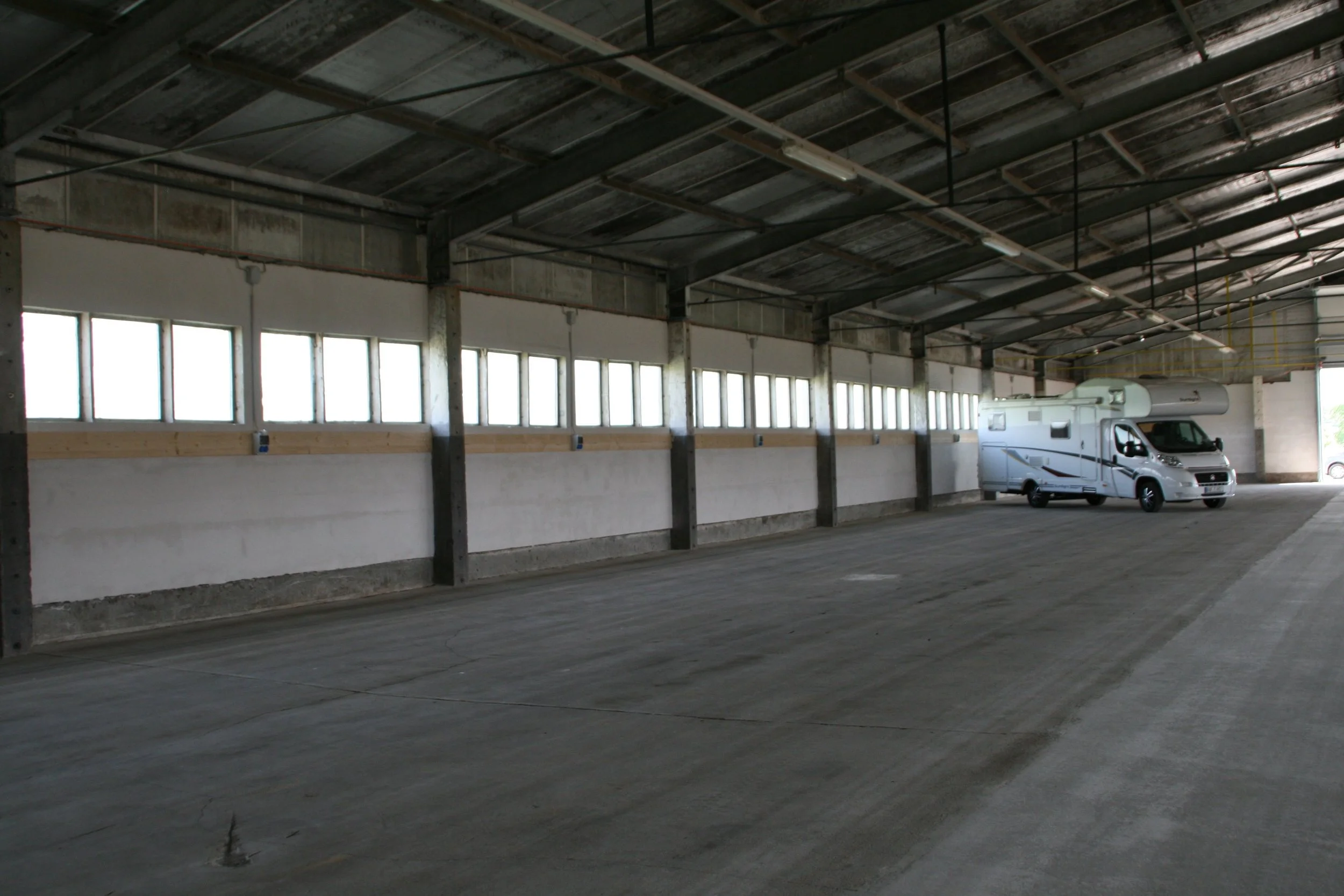 16248-Hohenfinow-Hallenstellplatz-Wohnmobil-Innenansicht.jpg
