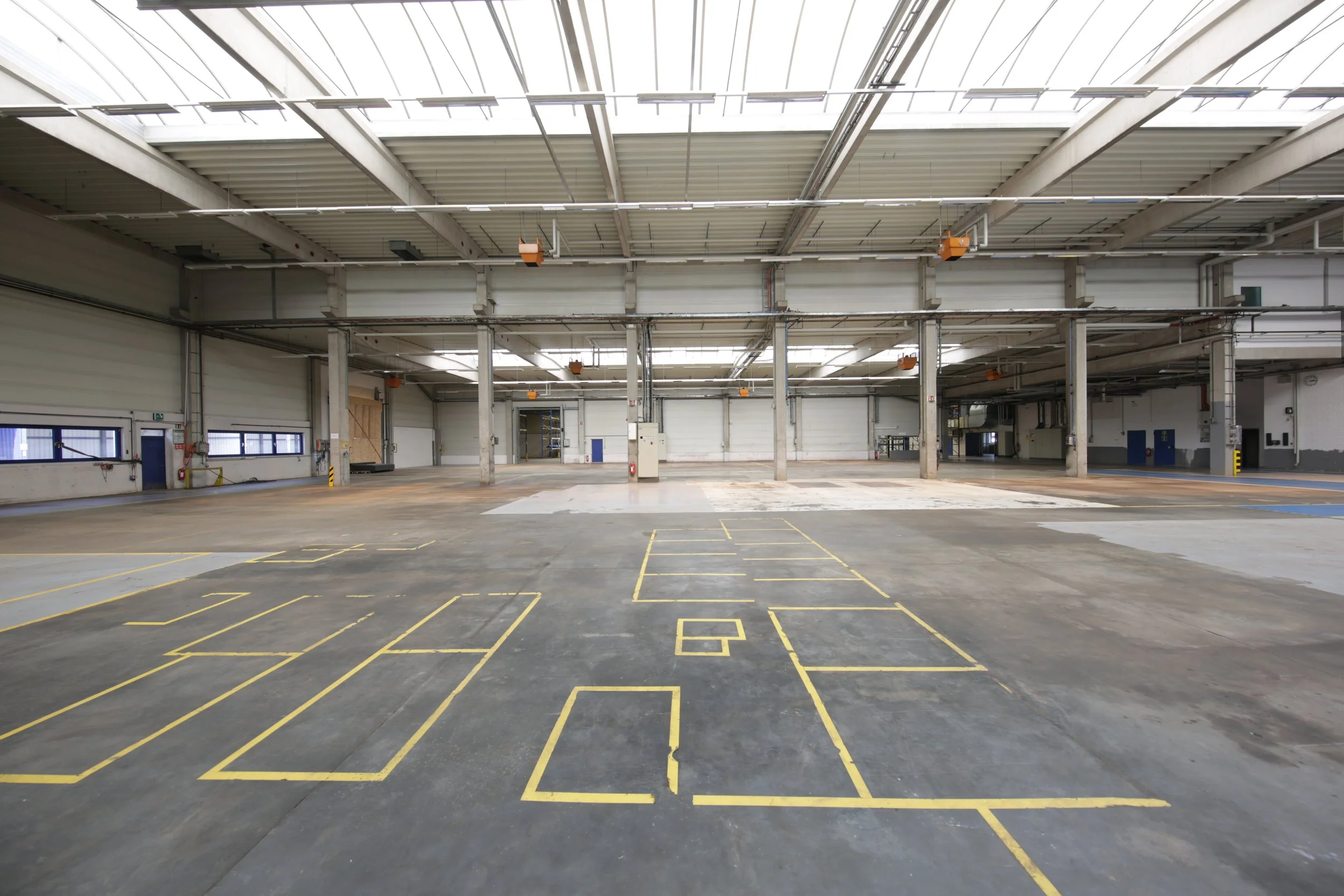Wohnmobil-Hallenstellplatz-Bad-Muenstereifel-Innenansicht.jpg