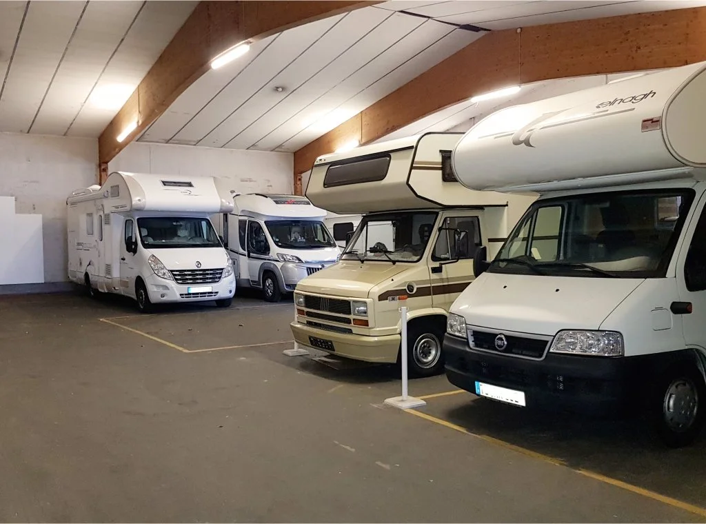 Innenansicht-Hallenstellplatz-Reisemobil.jpg