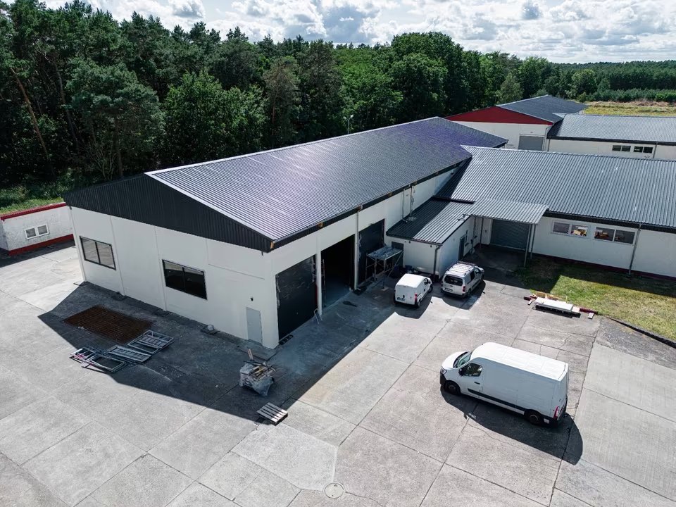 Ansicht-Unterstellplatz-Hallenstellplatze-Wohnmobile-Business-Park-Beelitz-bei-Berlin-Potsdam-1.jpg