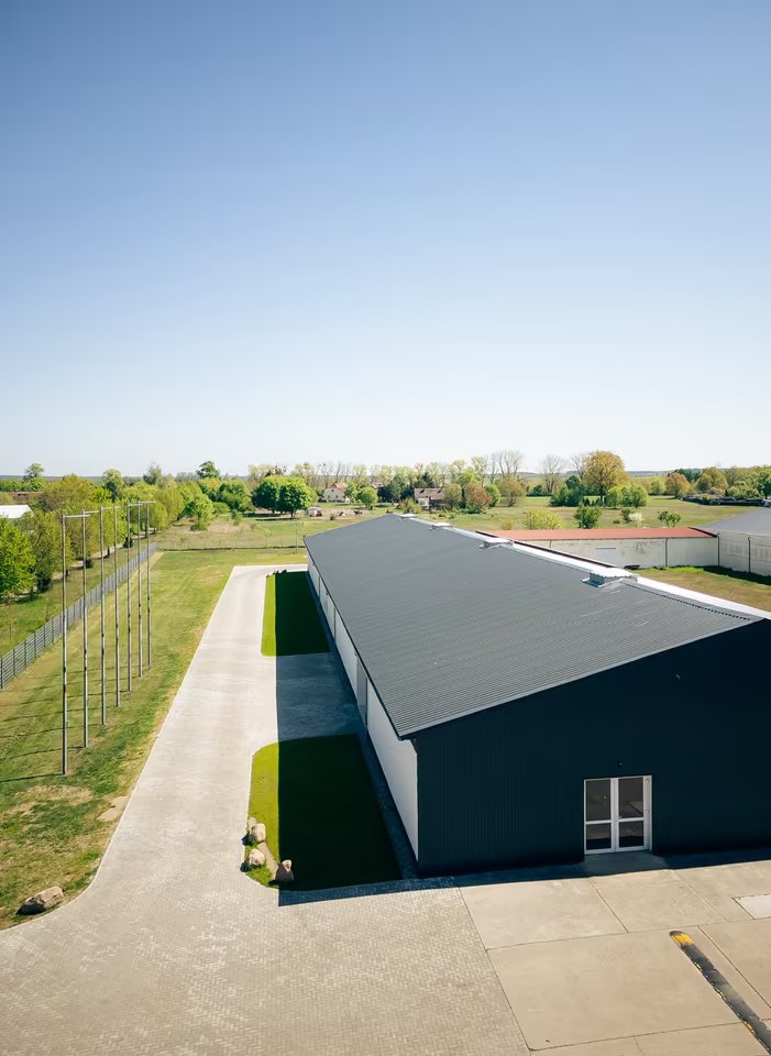Aussenansicht-Draufsicht-Unterstellplatz-Hallenstellplatze-Wohnmobile-Business-Park-Beelitz-bei-Berlin-Potsdam.jpg