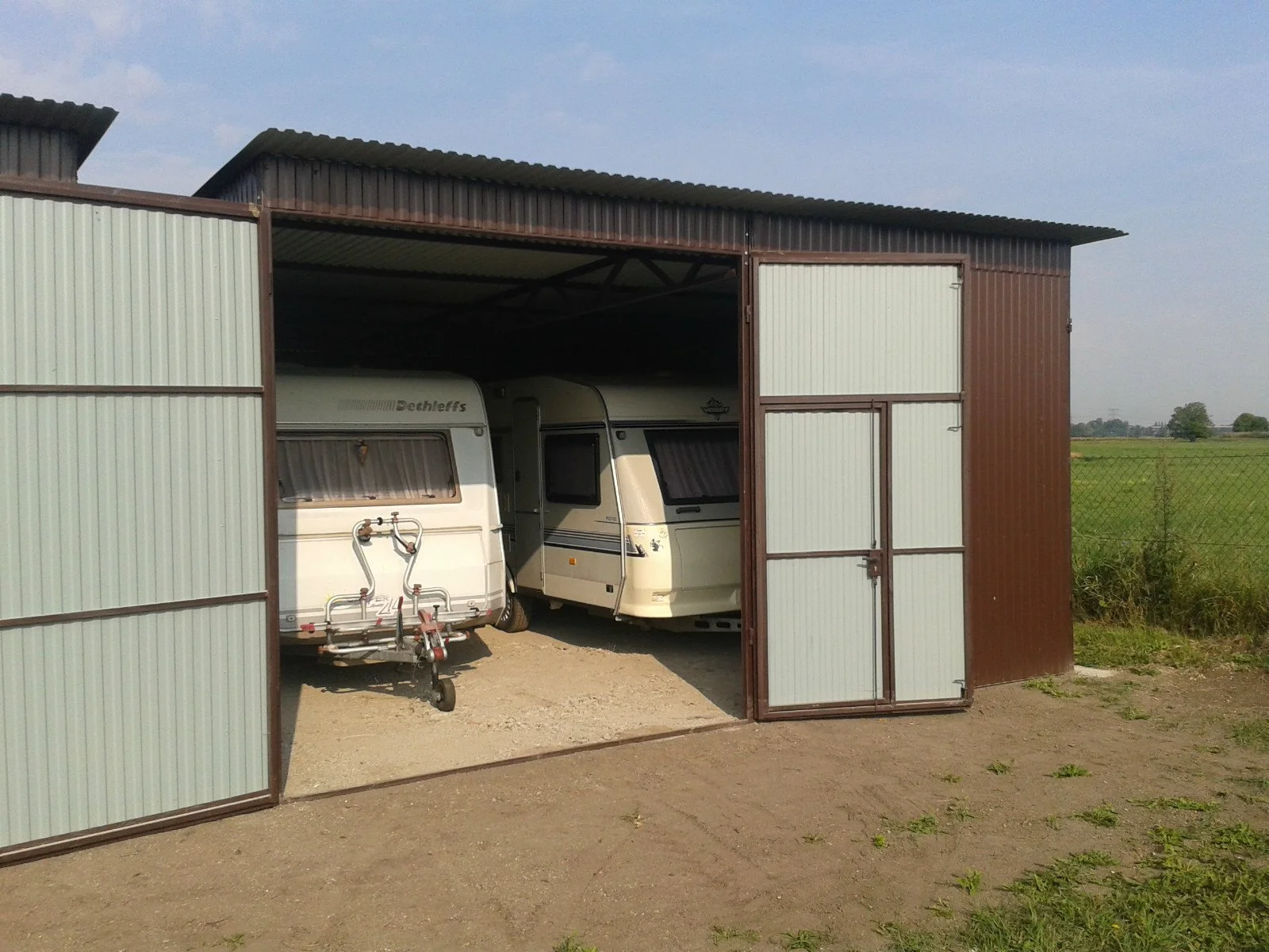 Innenansicht-Caravanhof-Roedel-in-Kollenbey.jpg