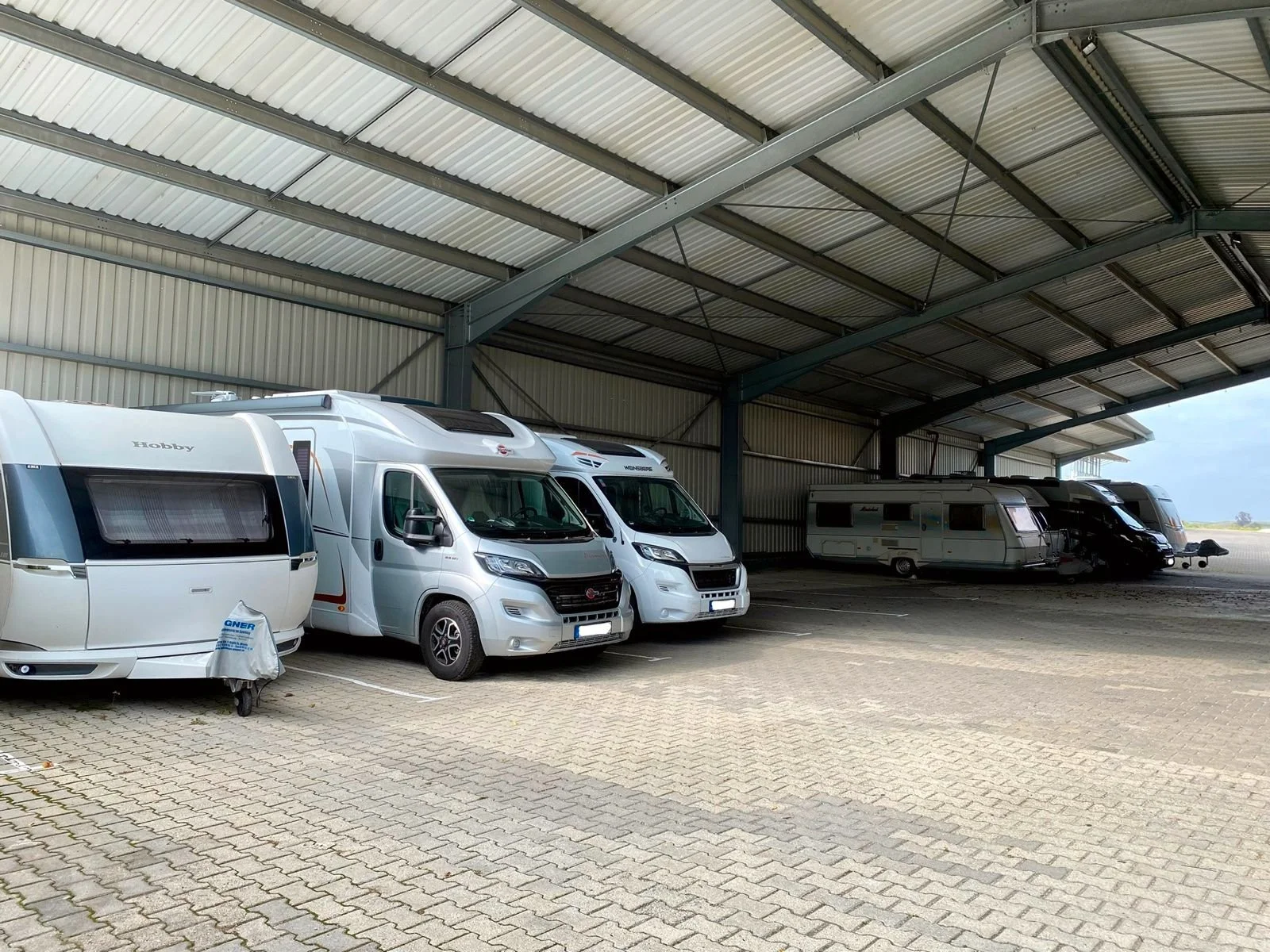 Einstellplatz-fuer-Caravan-und-Reisemobil-in-Bayern.jpg