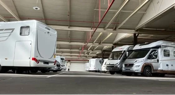 Innenansicht-Hallenstellpatz-Wohnmobil.jpg