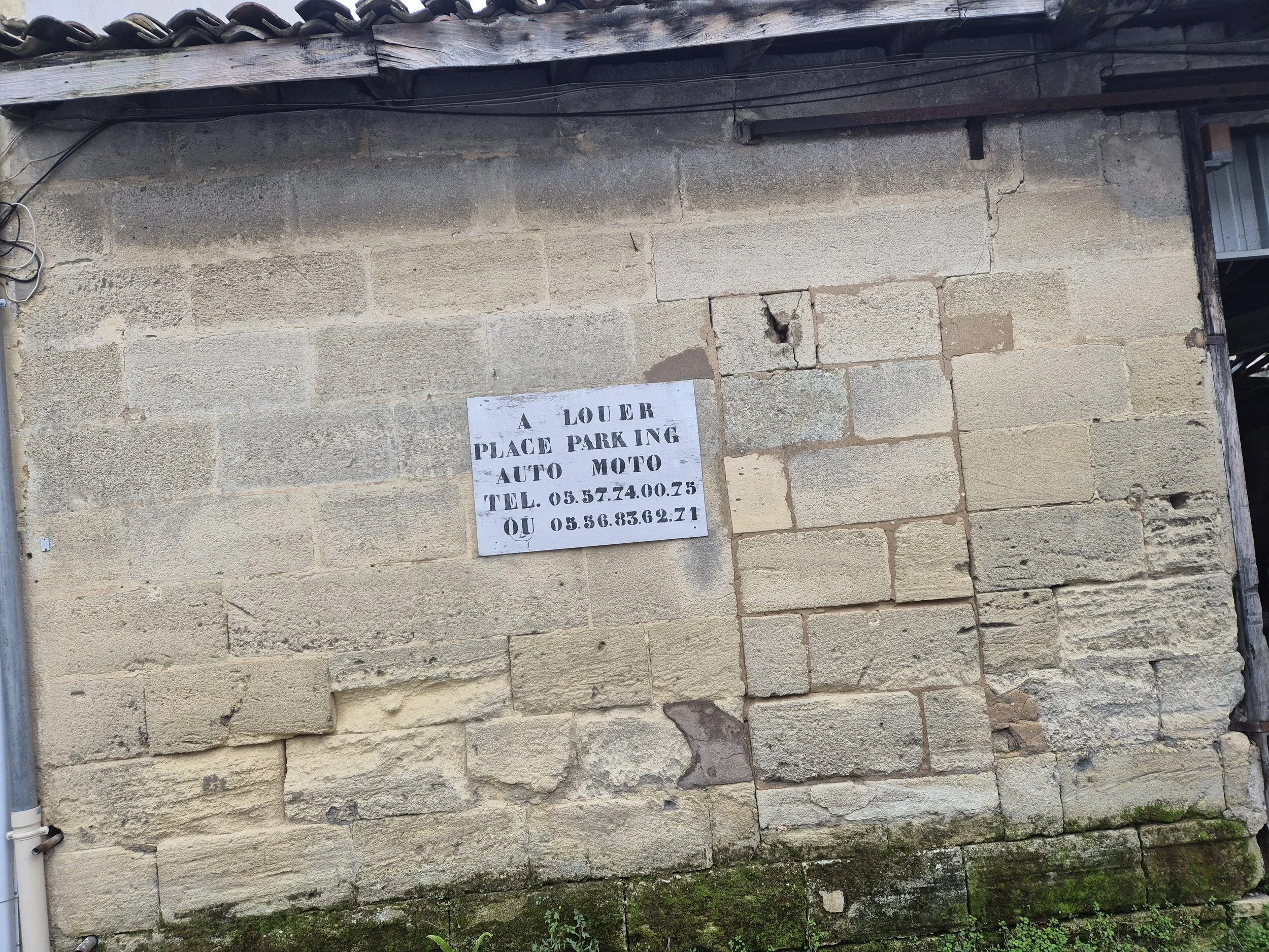 Kontakt-Unterstellplaetze-fuer-Wohnmobile-33500-Libourne-Frankreich.jpg