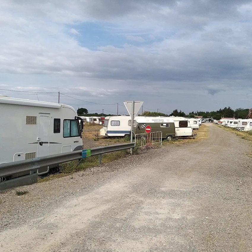 Aussenstellplätze-für-Reisemobile-und-Caravans-in-Südfrankreich.jpg