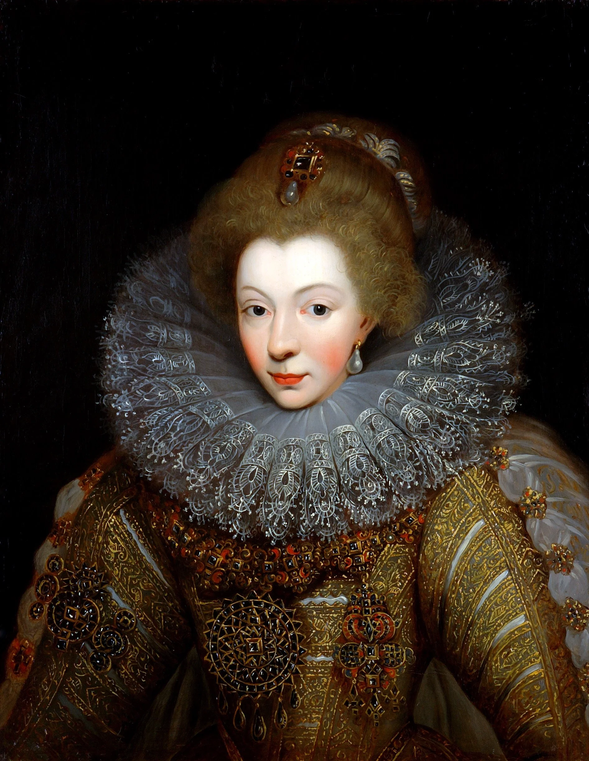 Portrait d'une femme noble du XVIe siècle vêtue de vêtements riches avec un col en dentelle et des bijoux, portant une coiffure ornée.