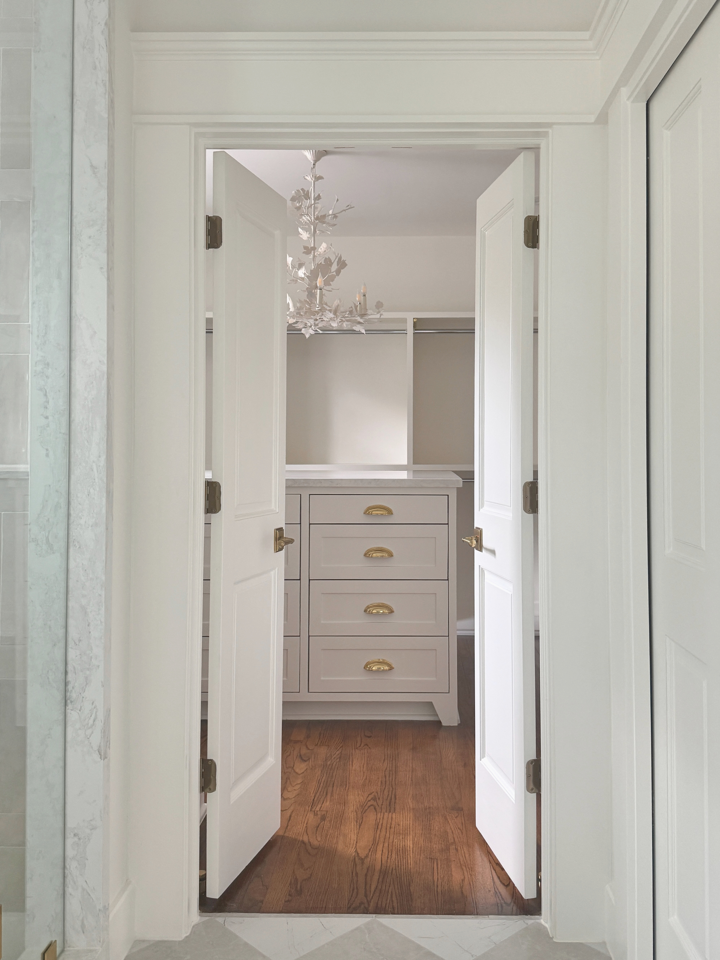 BAYLAND CLOSET ENTRANCE - EDITED - USE SS.png