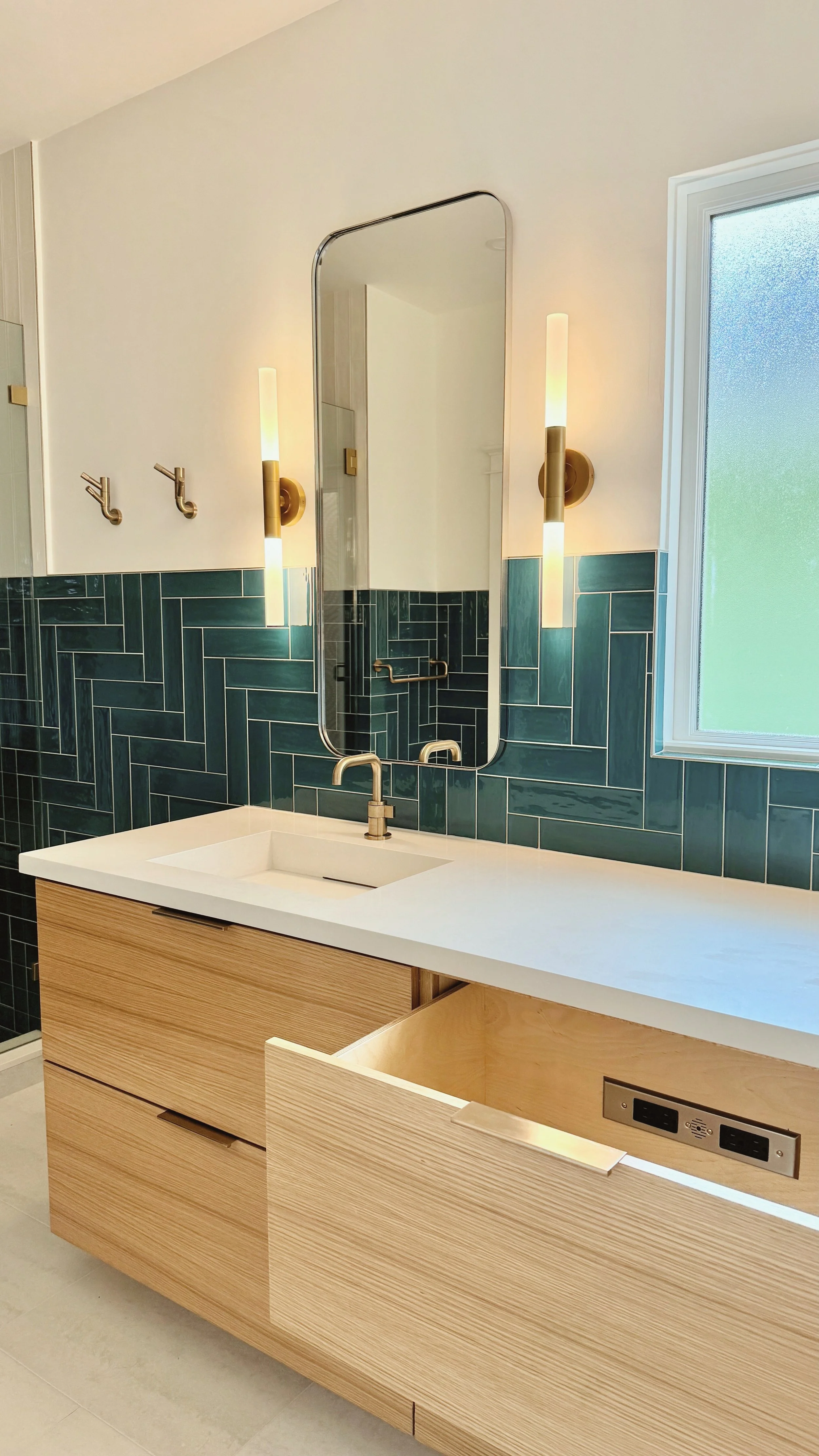 LARSON OXFORD VANITY WITH DOCKING DRAWER EDITED - USE FOR SS.jpg