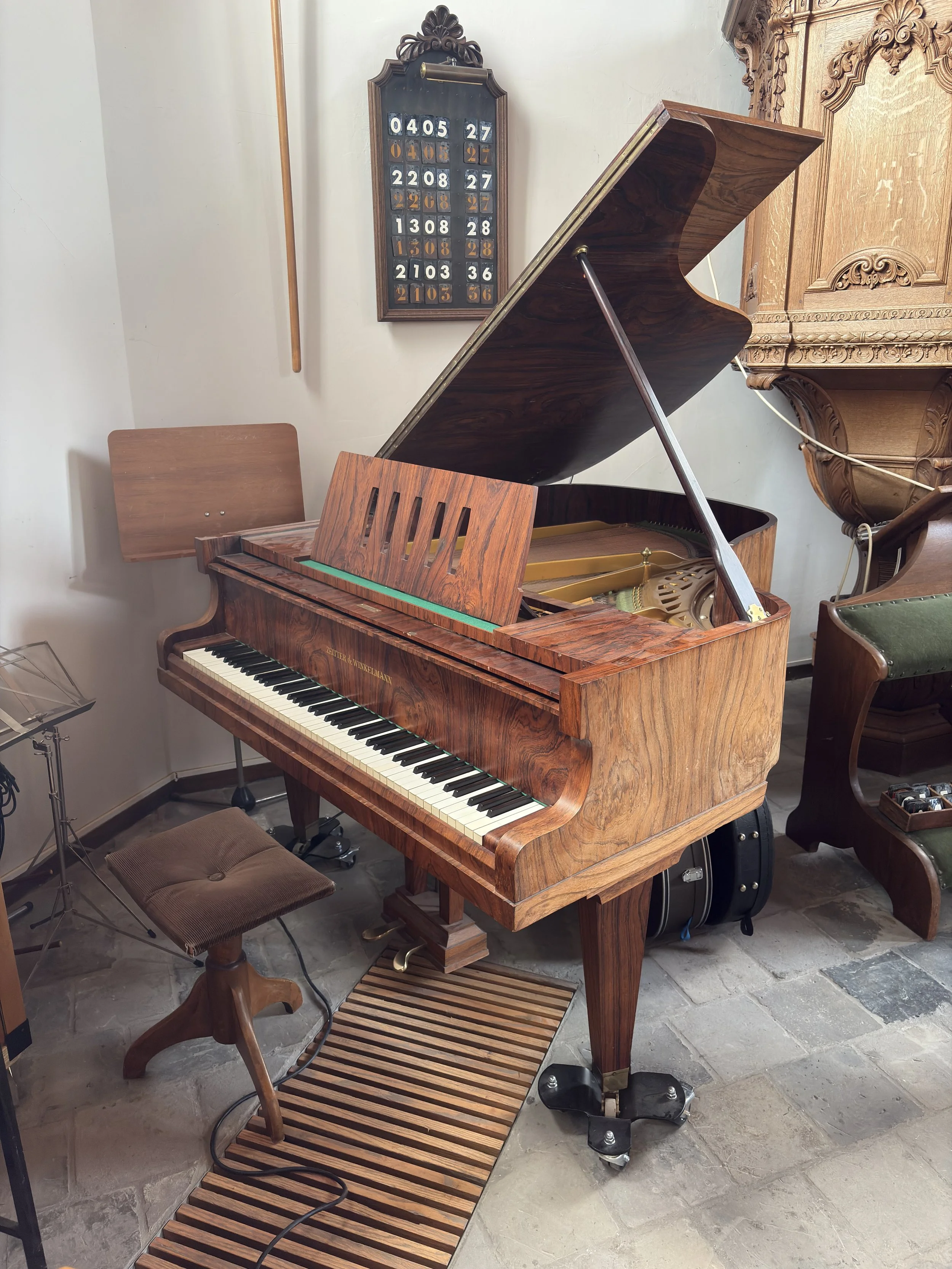 Piano van Zeitter en Winkelmann in de kerk van Heerewaarden | Highstreet Heerewaarden
