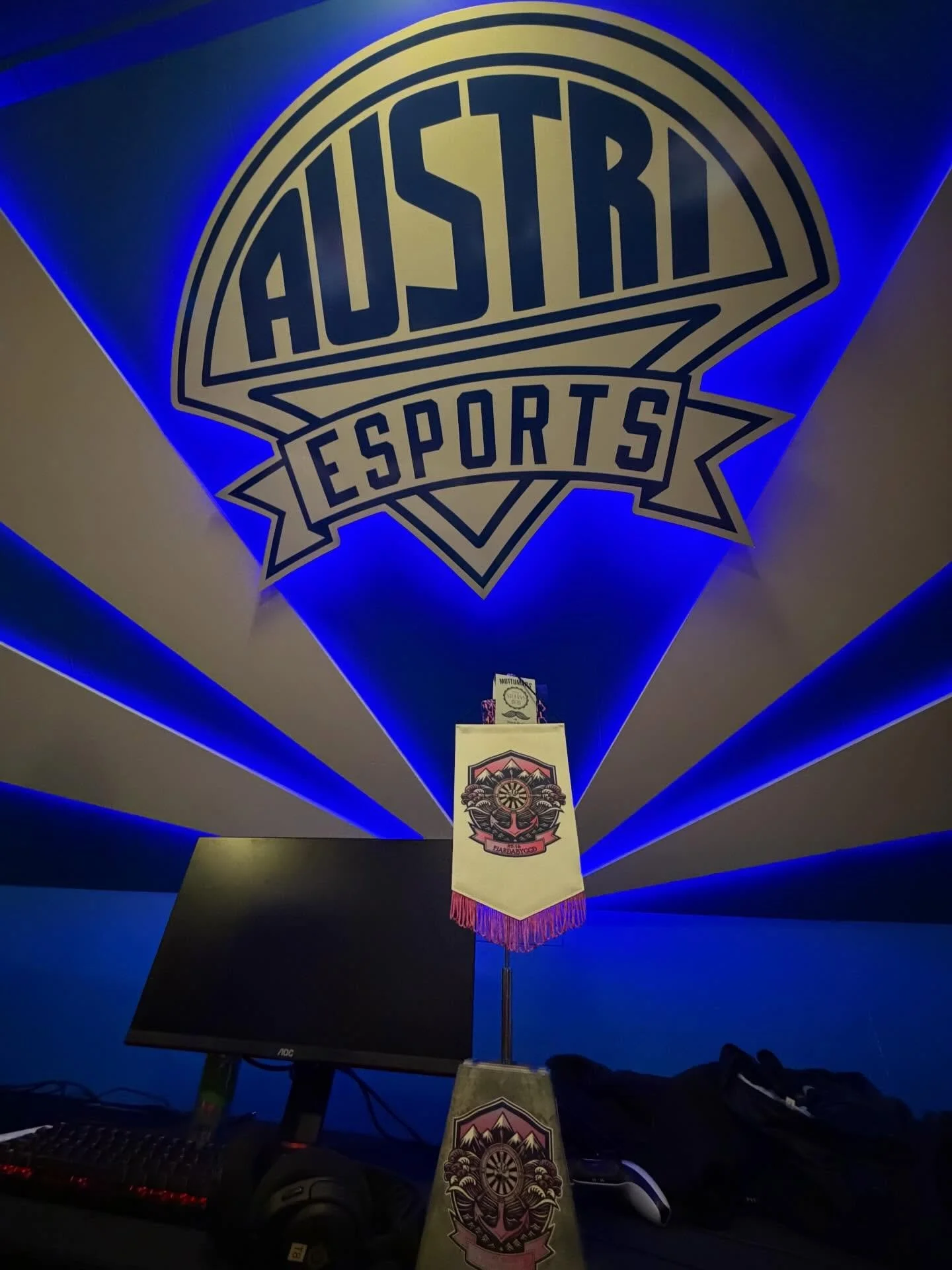 RT 16 &aacute;kva&eth; a&eth; styrkja krabbameinsf&eacute;lagi&eth; austurlands me&eth; kaupum &aacute; mottumars sokkum.
Mikilv&aelig;gt m&aacute;lefni sem &thorn;arf varla a&eth; kynna, krabbamein kemur vi&eth; &iacute; l&iacute;fi margra &aacute; 