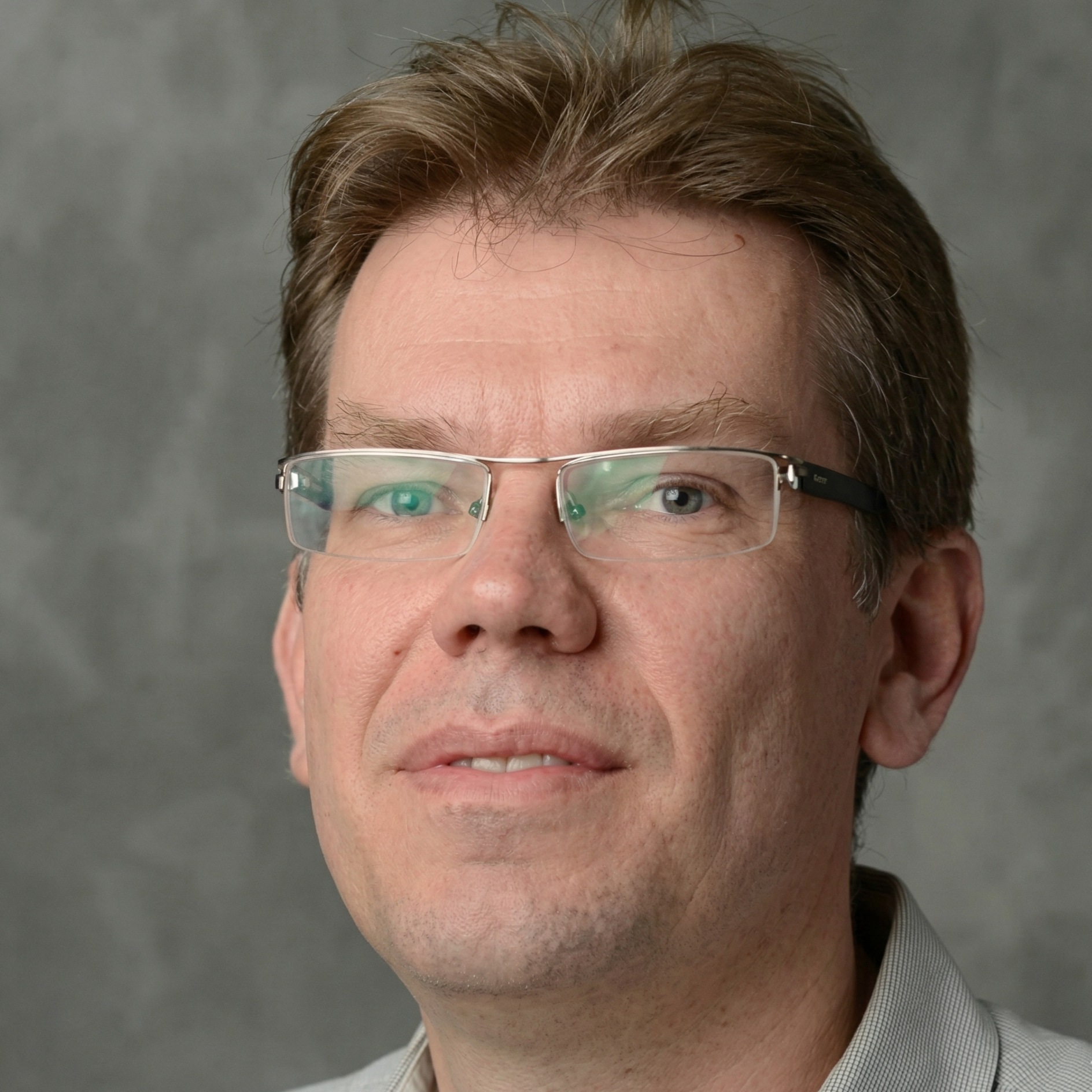 Alex Taylor Headshot