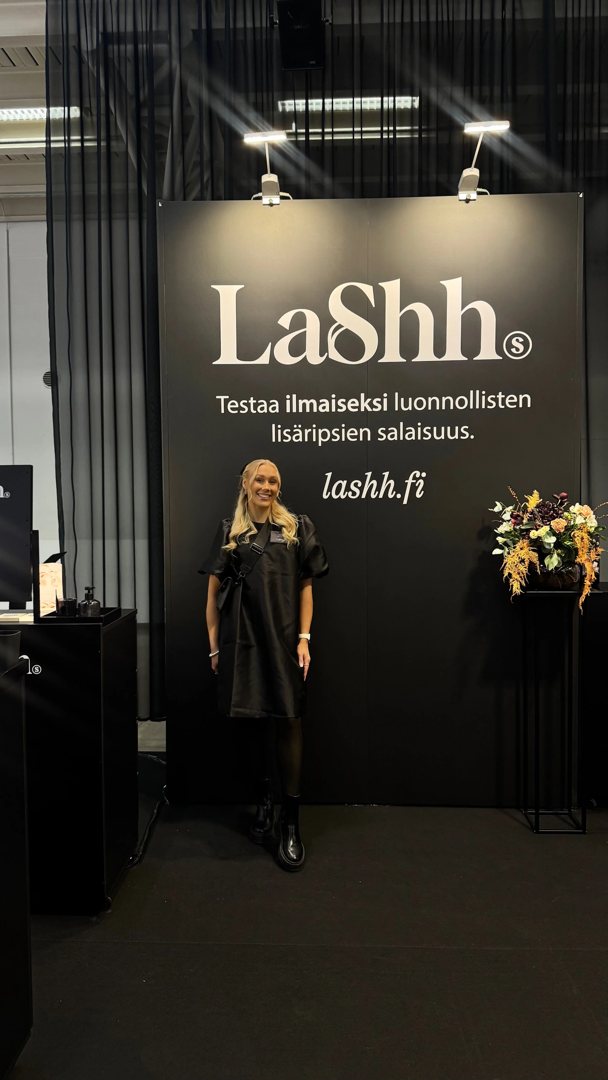 Tara Lehtonen promootiotilanteessa