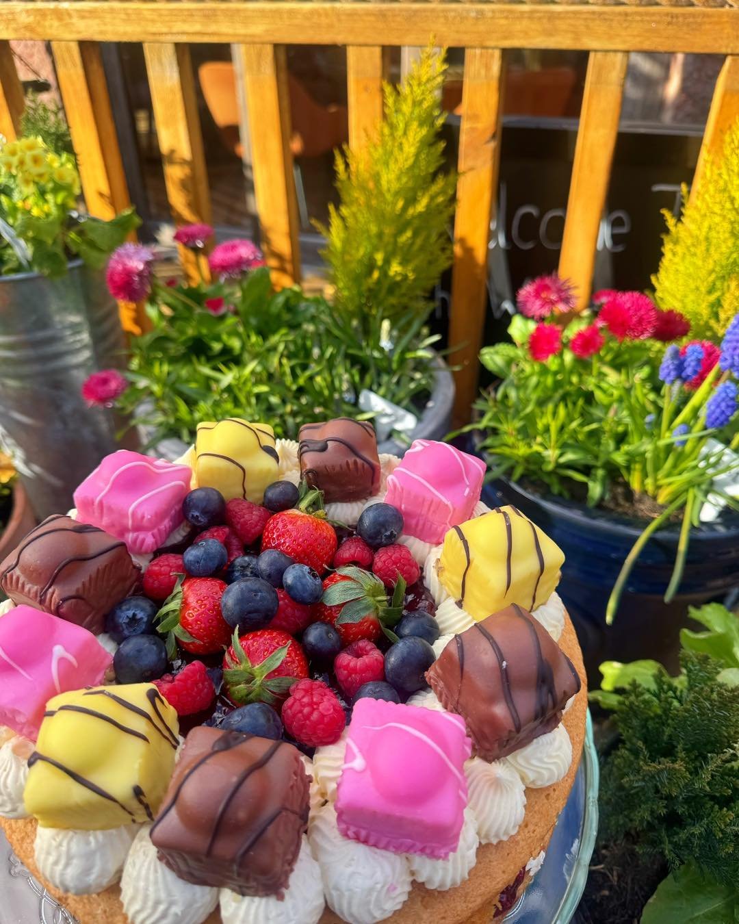 After a busy day, the kitchen is back at it 🐻

Baking away this evening getting everything ready for tomorrow 🤍

We&rsquo;ll have plenty on offer as always - our full menu, fresh bakes and lots to choose from - but these two are the ones we&rsquo;r