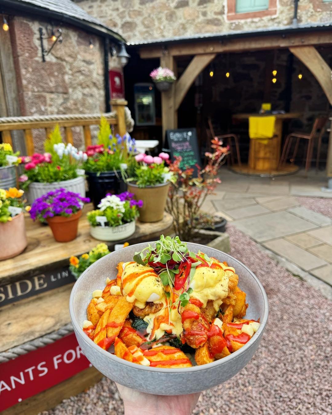 Poutine specials this weekend&hellip; 😍

Loaded, cheesy and not holding back 🤤

Pictured &mdash; our chicken poutine 🐻

Also on this weekend:
✨ Maple bacon &amp; fried egg
✨ Chicken poutine
✨ Confit garlic butter &amp; 3 cheese

These ones are ser