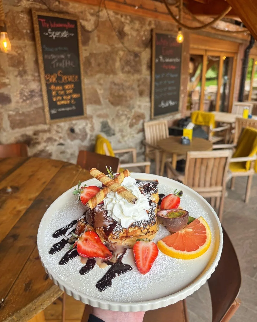 Nutella &amp; strawberry French toast&hellip; yes please 🤤🍓

Loaded up with strawberries, Nutella and all the good stuff - exactly what weekends are made for 🐻

And with the sun making an appearance, it&rsquo;s looking like the perfect excuse to t