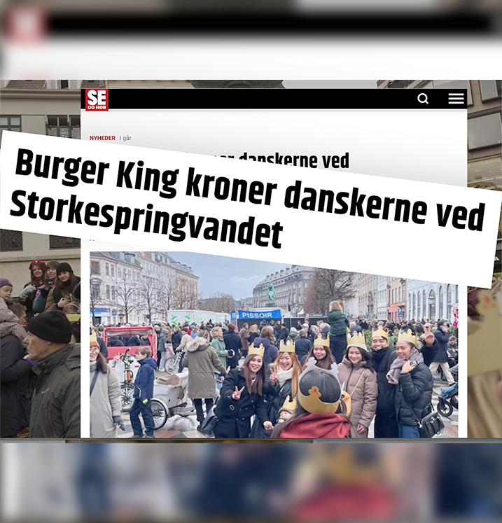 En gruppe mennesker, inklusiv unge kvinder med kongekroner, holder demonstration ved Storkespringvandet i København, Danmark.