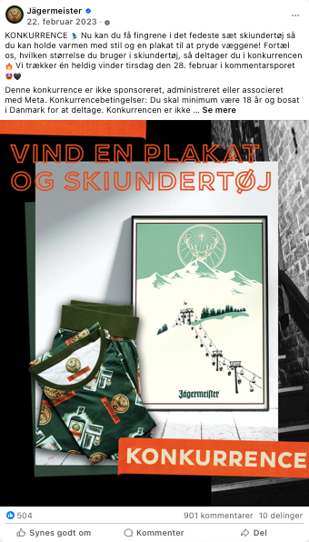 Billedet viser en annonce for en konkurrence med præmier, herunder en plakat og en skituendøjs. Der er en grøn taske og nogle mærker eller badges i forgrunden samt en stor plakat med en naturskildring, der inkluderer en bjørn og en skov. Farverne er 