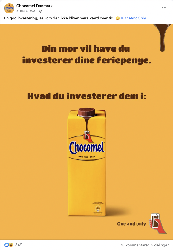 En reklame for Chocomel, der viser en juicekarton med chokolademælk og teksten 'Din mor vil have du investerer dine feriepenge. Hvad du investerer dem i:'