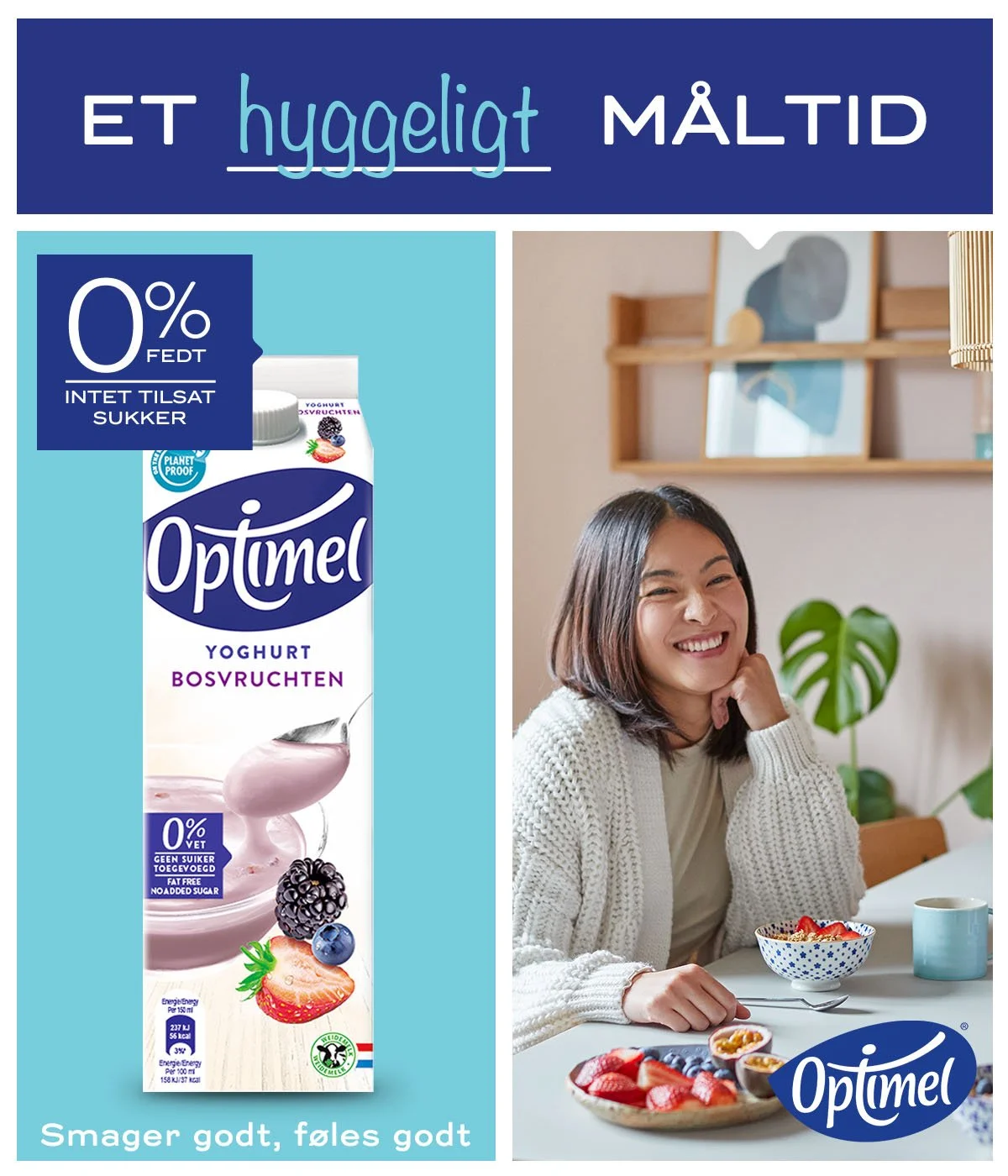En annonce for Optitel yoghurt med bærsmag, der viser en glasfuld yoghurt med bær, en dame smilende ved et bord med skåle og frugt, og yoghurtpakken. Tekst fremhæver 0% fedt og uden tilsat sukker.