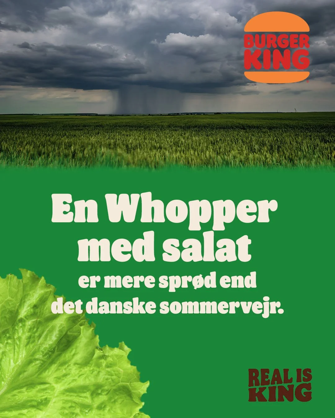Et uvejrstegning over et grønt landbrugslandskab med en mørk sky, der regner ned, med Burger King logo i øverste højre hjørne og en stor salat på den nedre venstre side med tekst i midten.