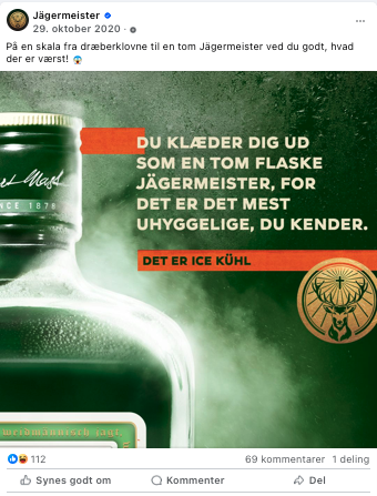 Et reklamebillede for Jägermeister visende en grøn flaske med damp, med teksten 'Du klæder dig ud som en tom flaske Jägermeister, for det er det mest uhyggelige, du kender', og en cirkel med jaguarhovedlogoet i nederkanten. Baggrunden er grøn.