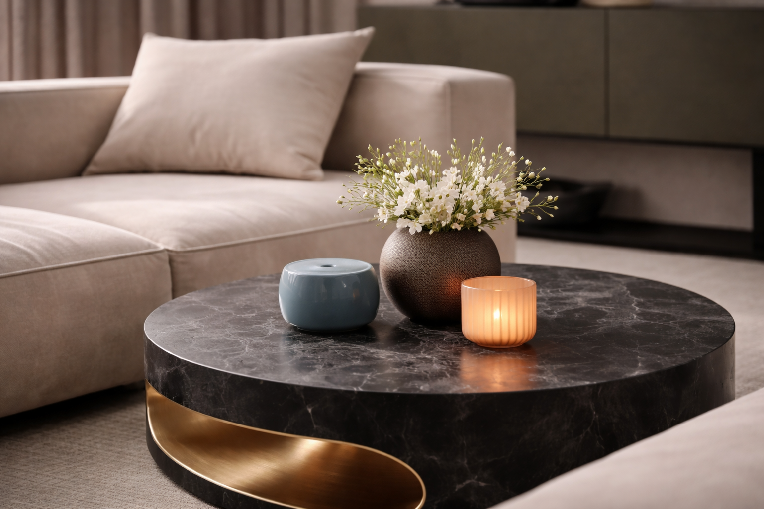 Luxuriöses Wohnzimmer Interior Design Zürich Marmor und warmen Tönen