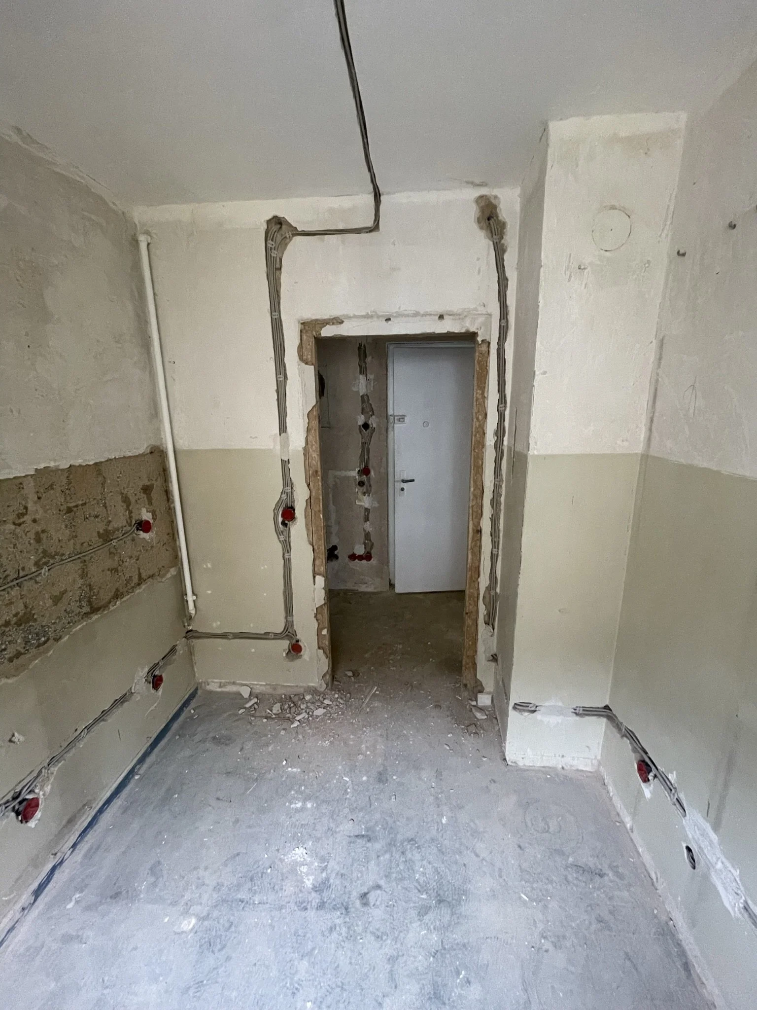 Sanierung Frankfurt Westend Wohnung Küche Rohbau