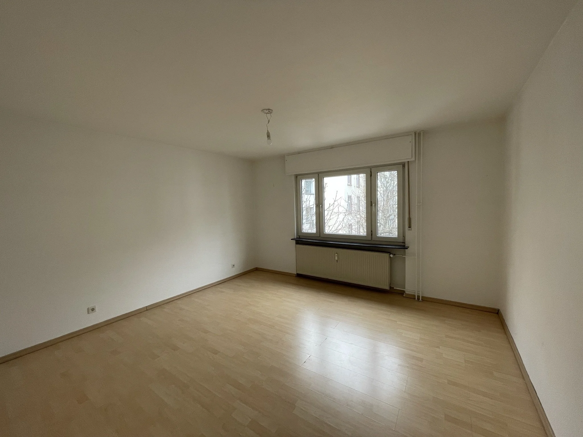 Sanierung Frankfurt Westend Wohnung Schlafzimmer vor Sanierung