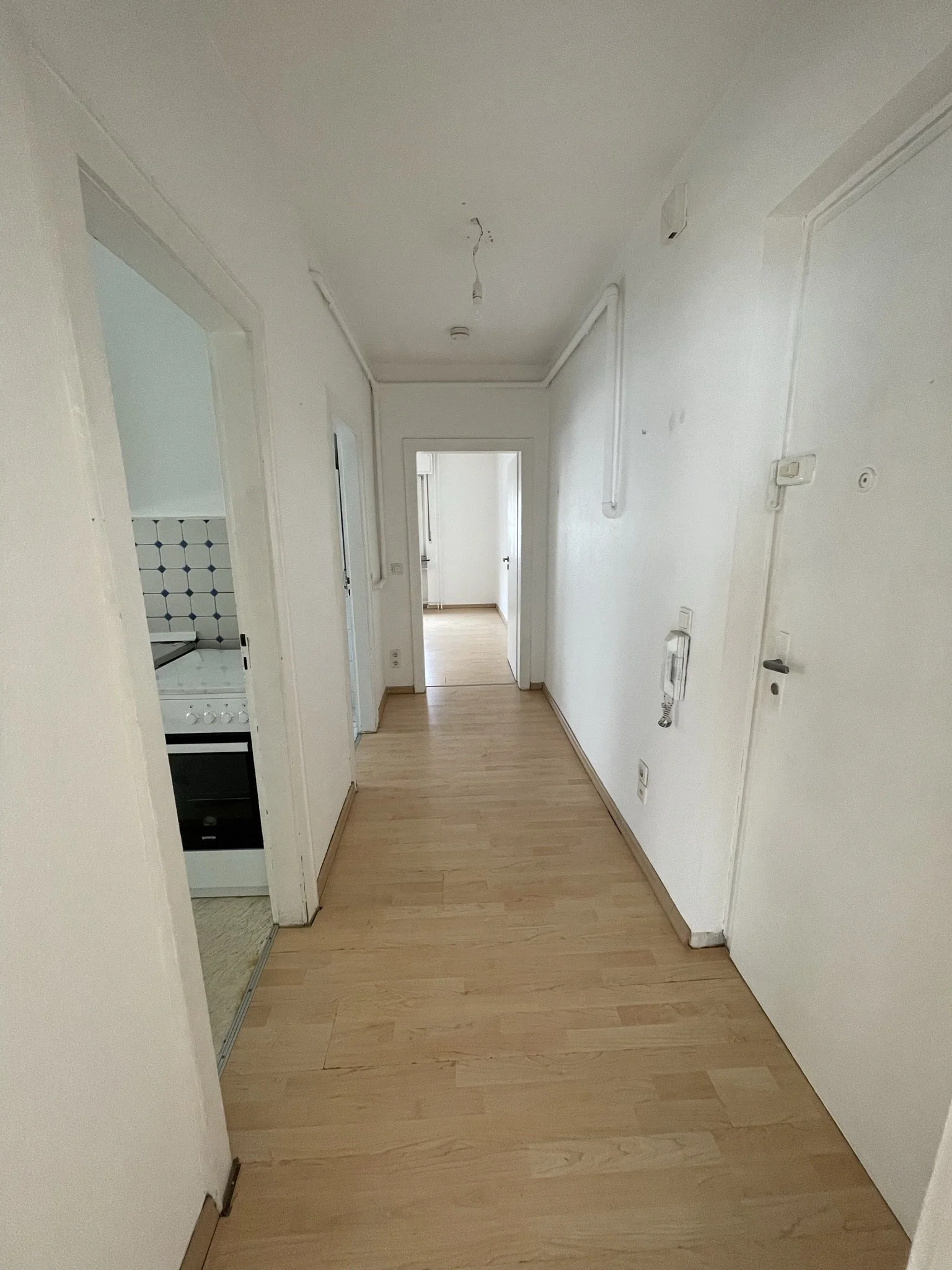 Sanierung Frankfurt Westend Flur vor Sanierung
