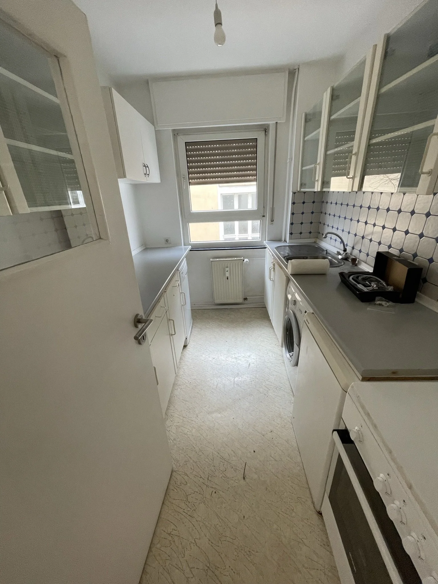 Sanierung Frankfurt Westend Wohnung Küche vor Sanierung