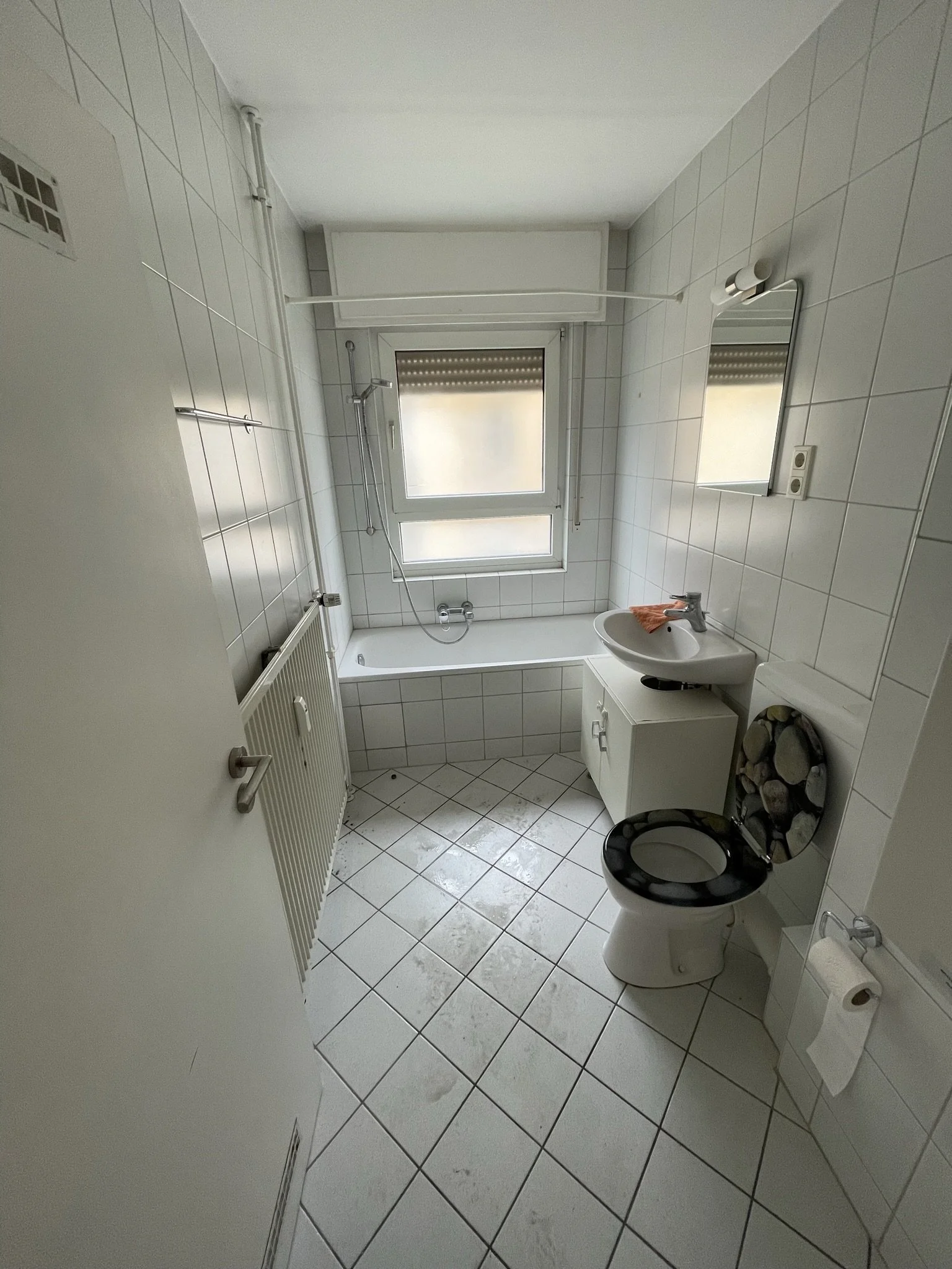 Sanierung Frankfurt Westend Wohnung Badezimmer vor Sanierung